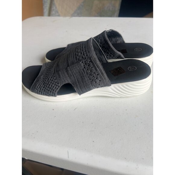 Womens Gray Knit Slip-On Sandals Shoes Size 6.5 Cushioned Sole  Open Toe Design - Picture 4 of 6